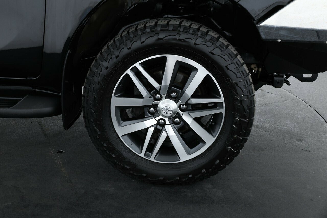 Toyota Hilux image 3