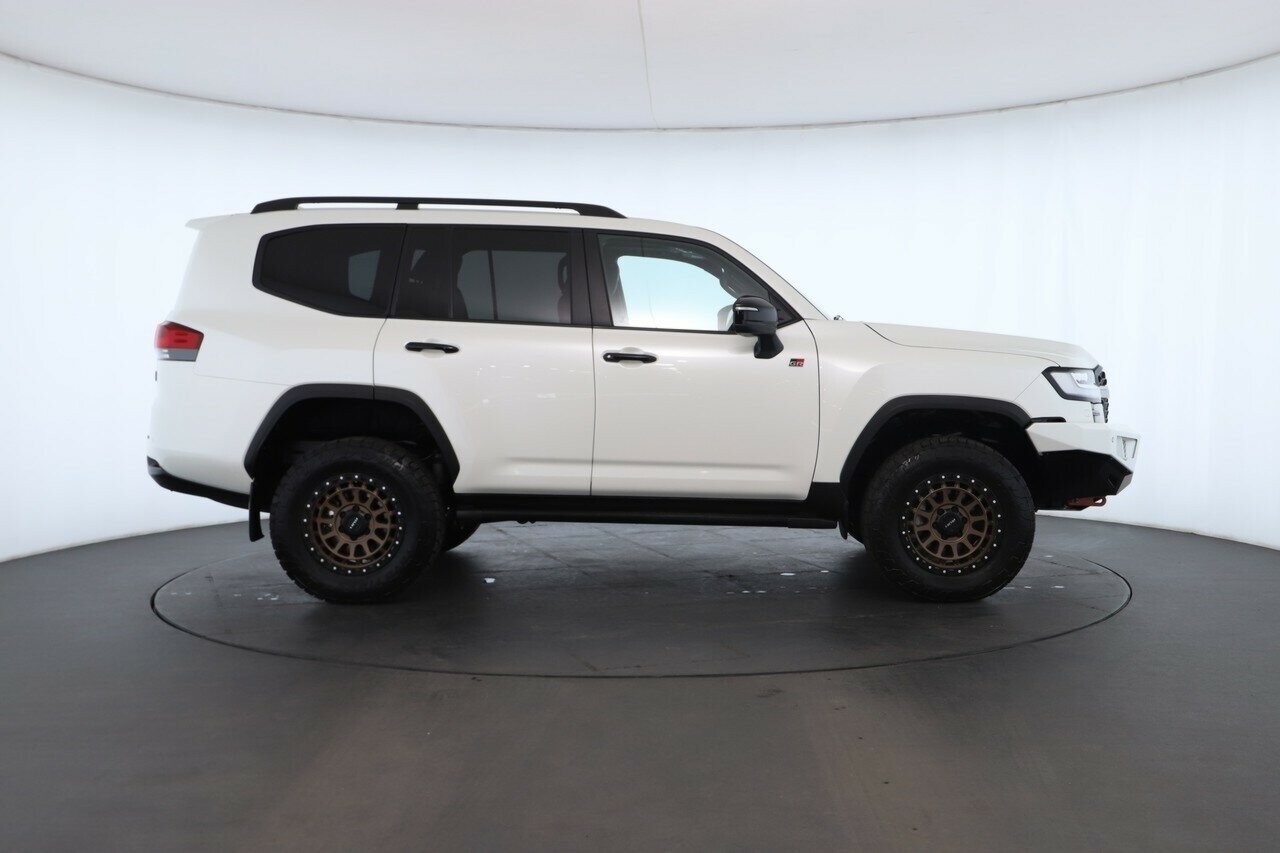 Toyota Landcruiser image 2