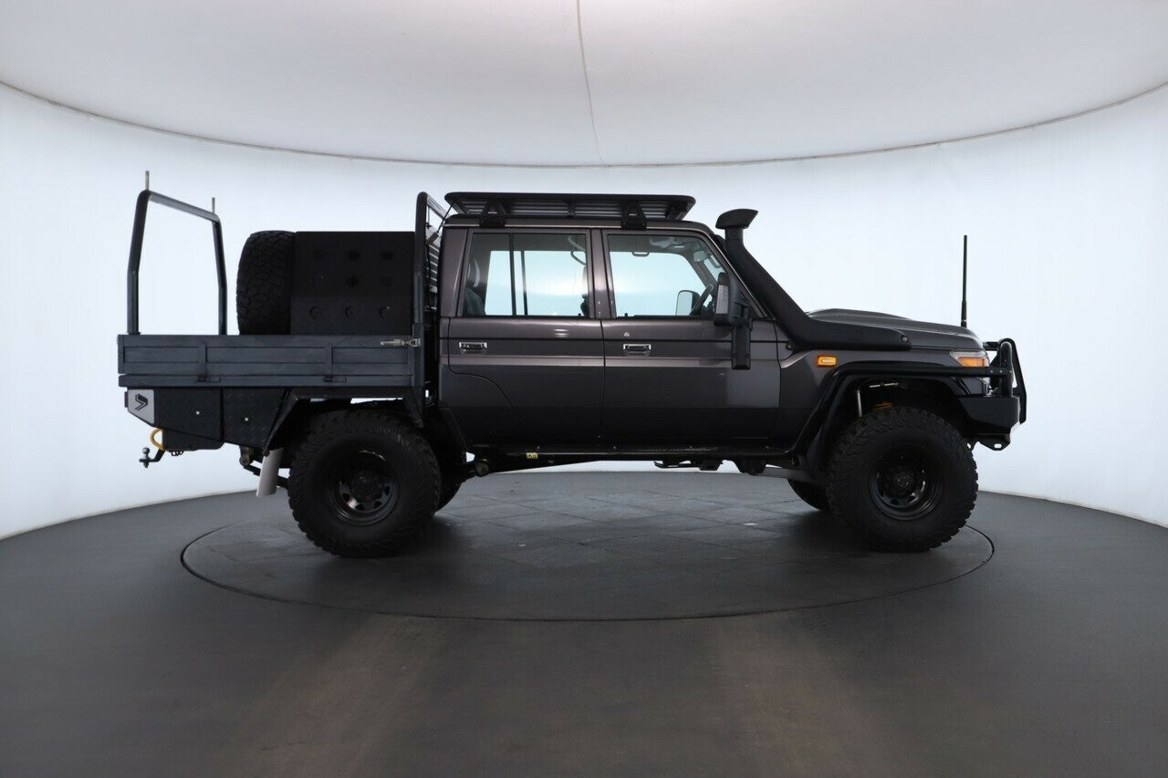 Toyota Landcruiser image 2