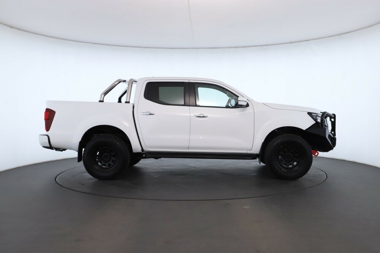 Nissan Navara image 2