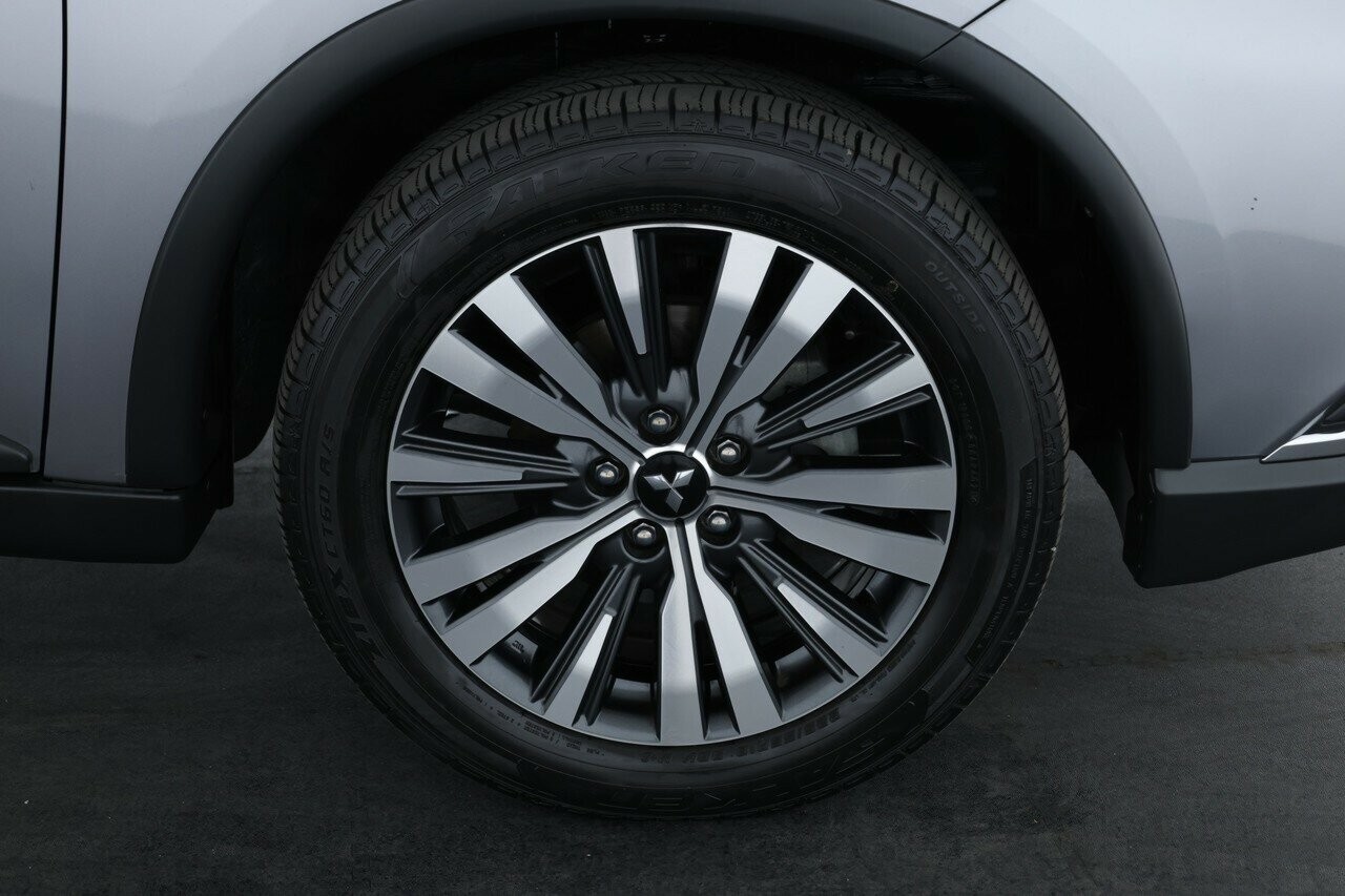 Mitsubishi Outlander image 3