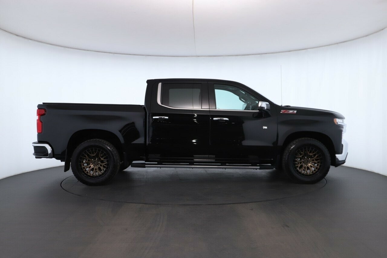 Chevrolet Silverado image 2