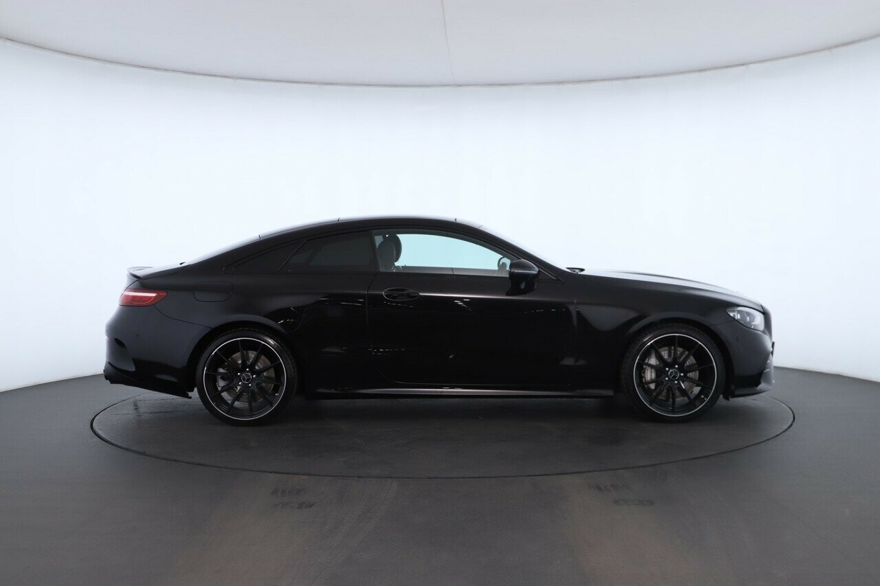 Mercedes Benz E-class image 2