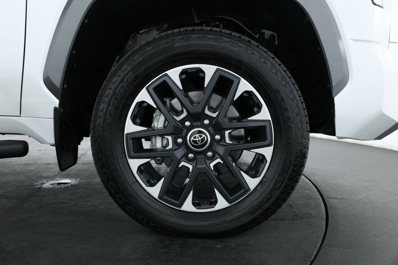 Toyota Tundra image 3