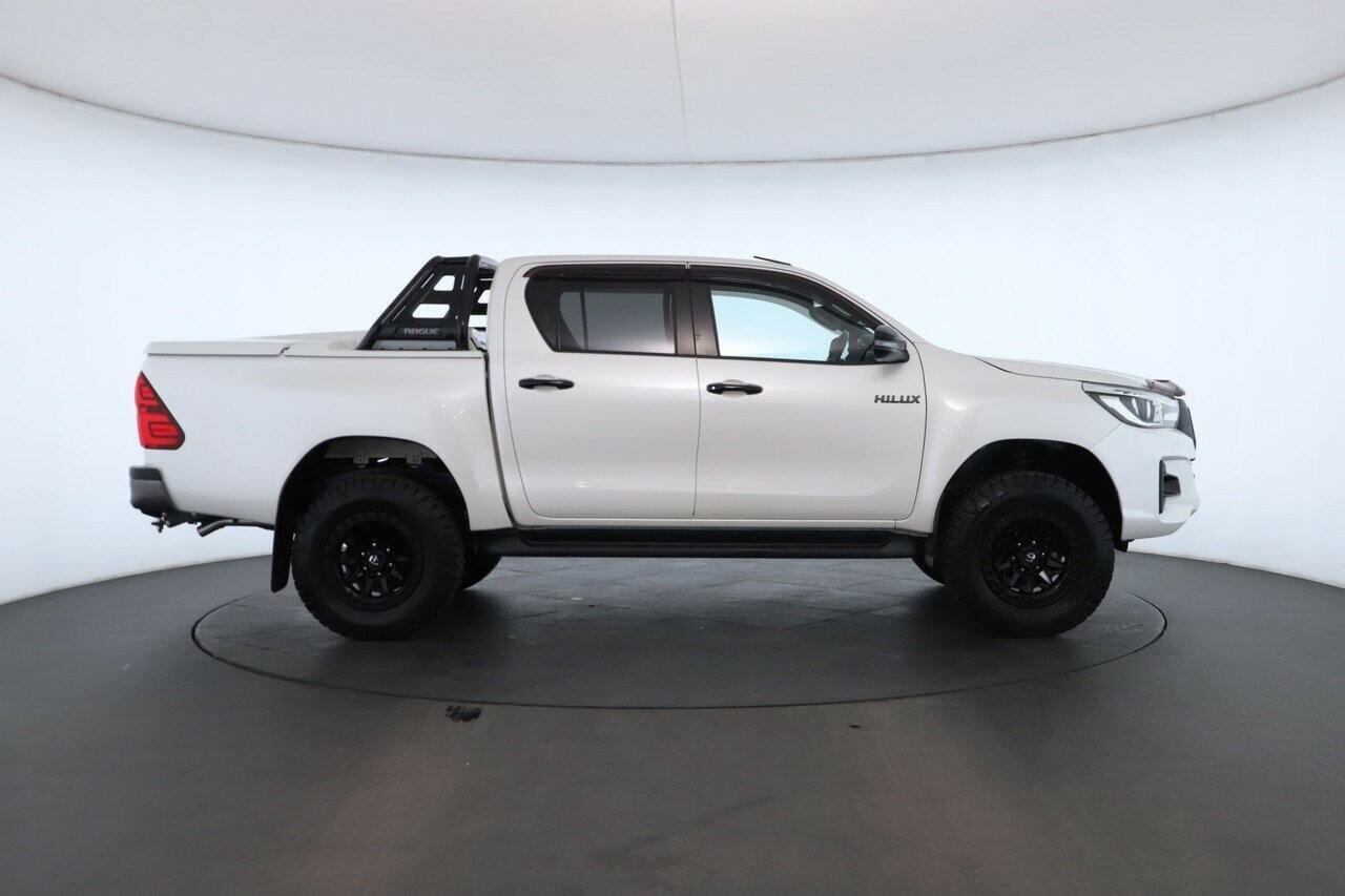 Toyota Hilux image 2