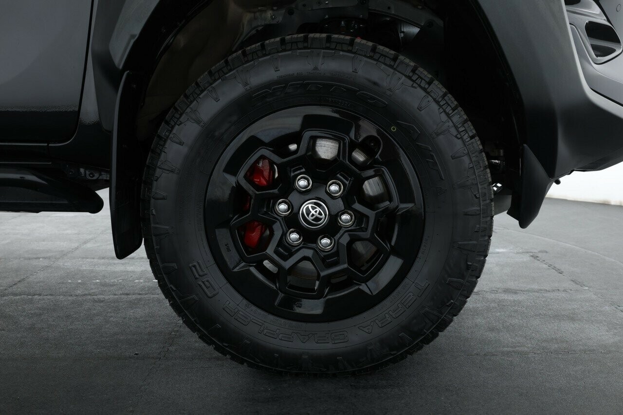 Toyota Hilux image 3