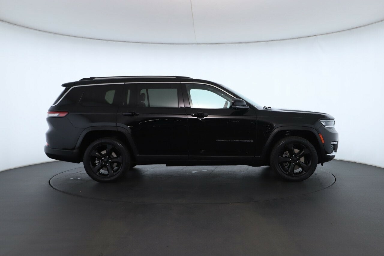 Jeep Grand Cherokee image 2