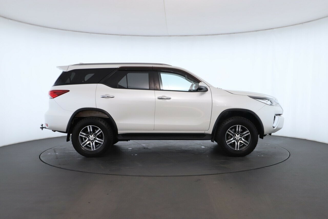 Toyota Fortuner image 2