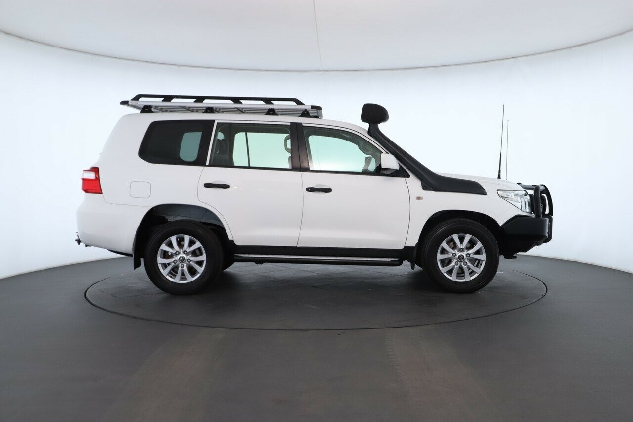 Toyota Landcruiser image 2