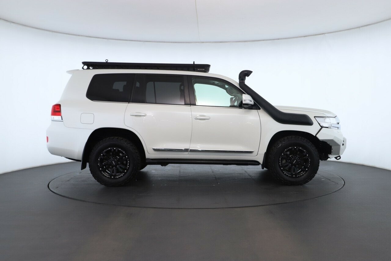 Toyota Landcruiser image 2
