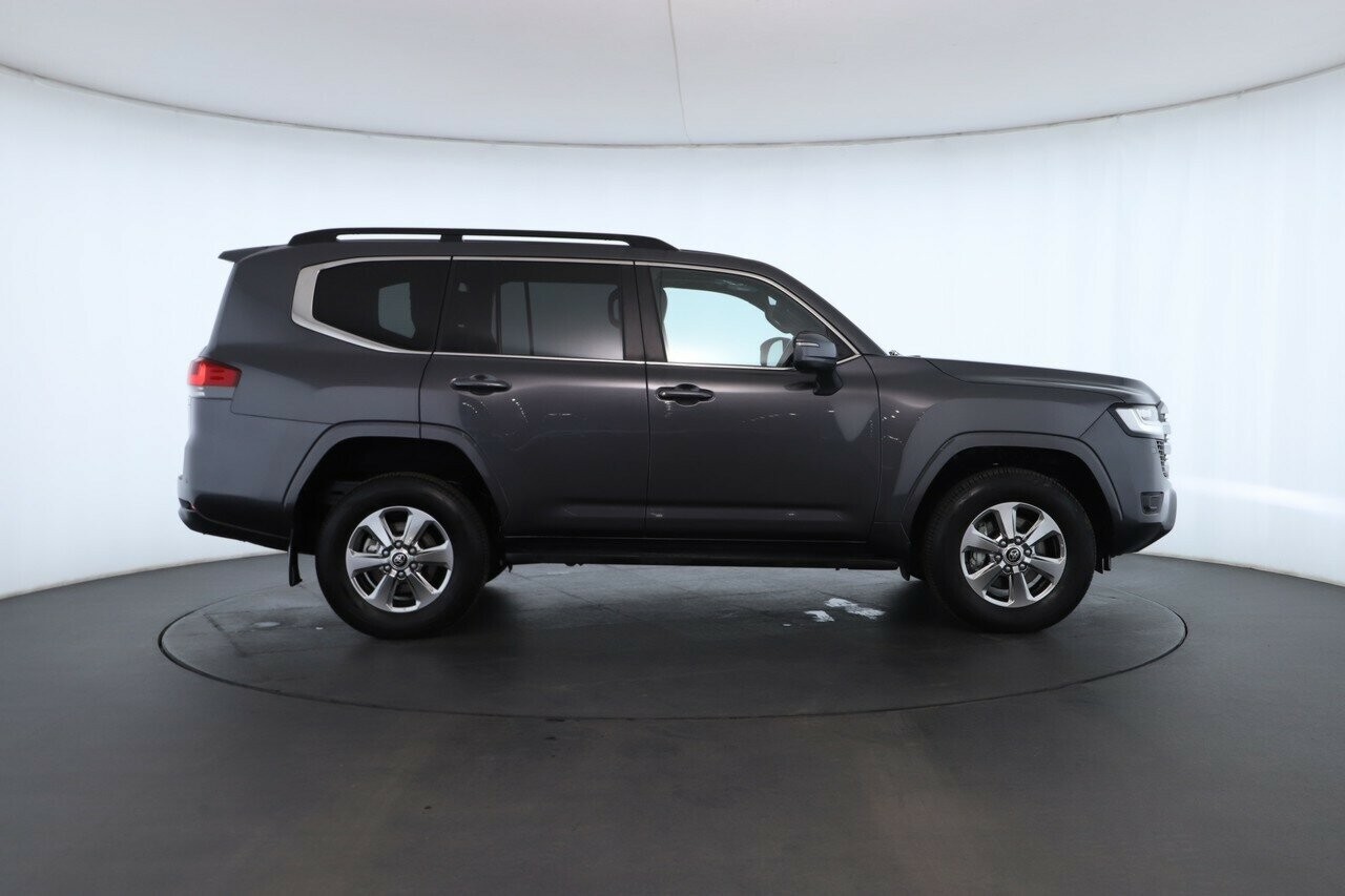 Toyota Landcruiser image 2
