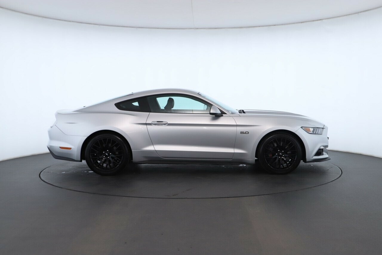 Ford Mustang image 2