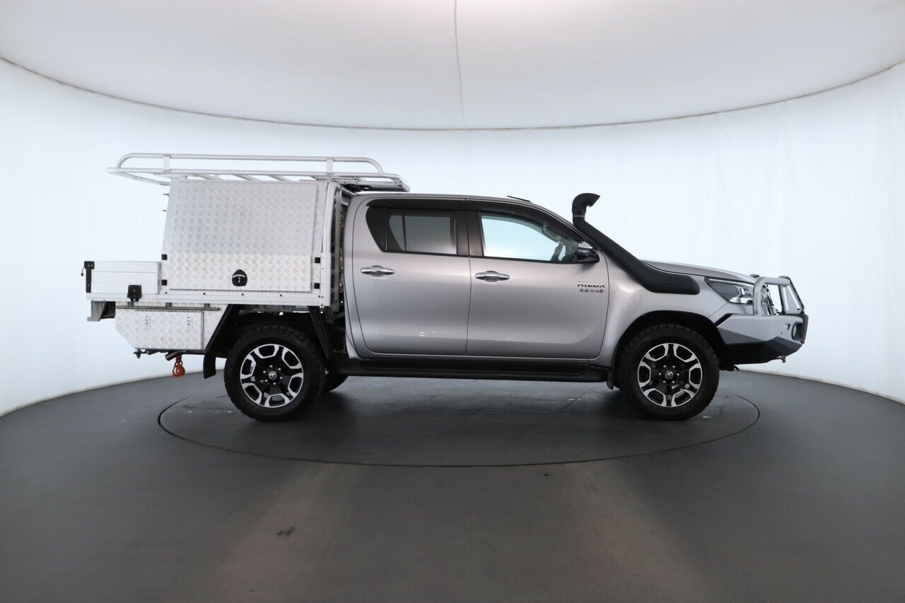 Toyota Hilux image 2