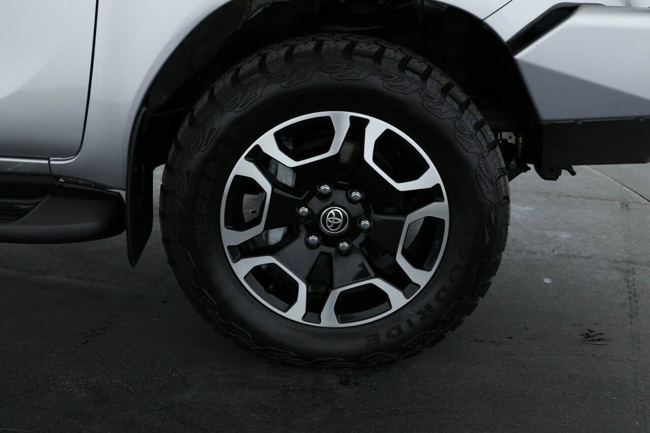 Toyota Hilux image 3