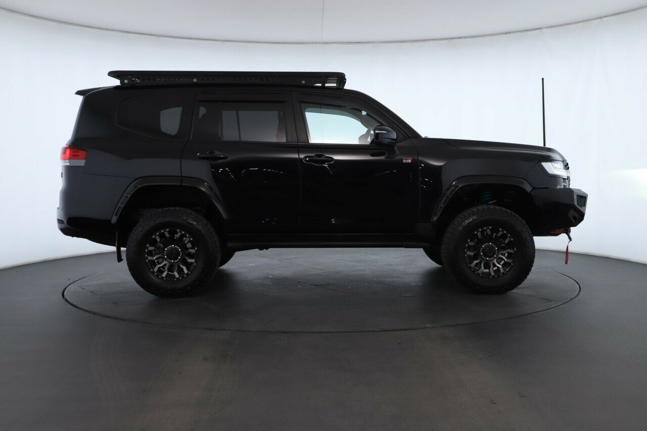 Toyota Landcruiser image 2