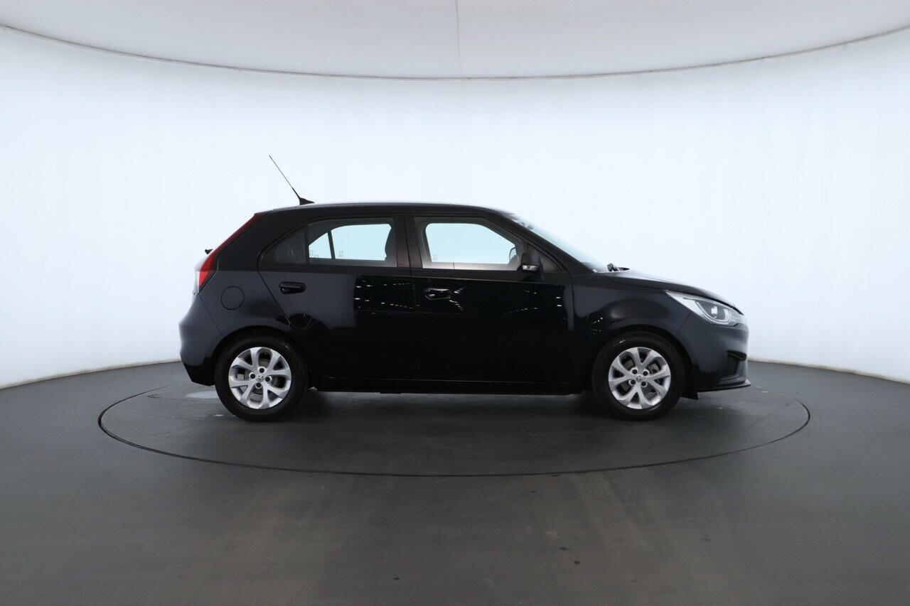 MG Mg3 image 2