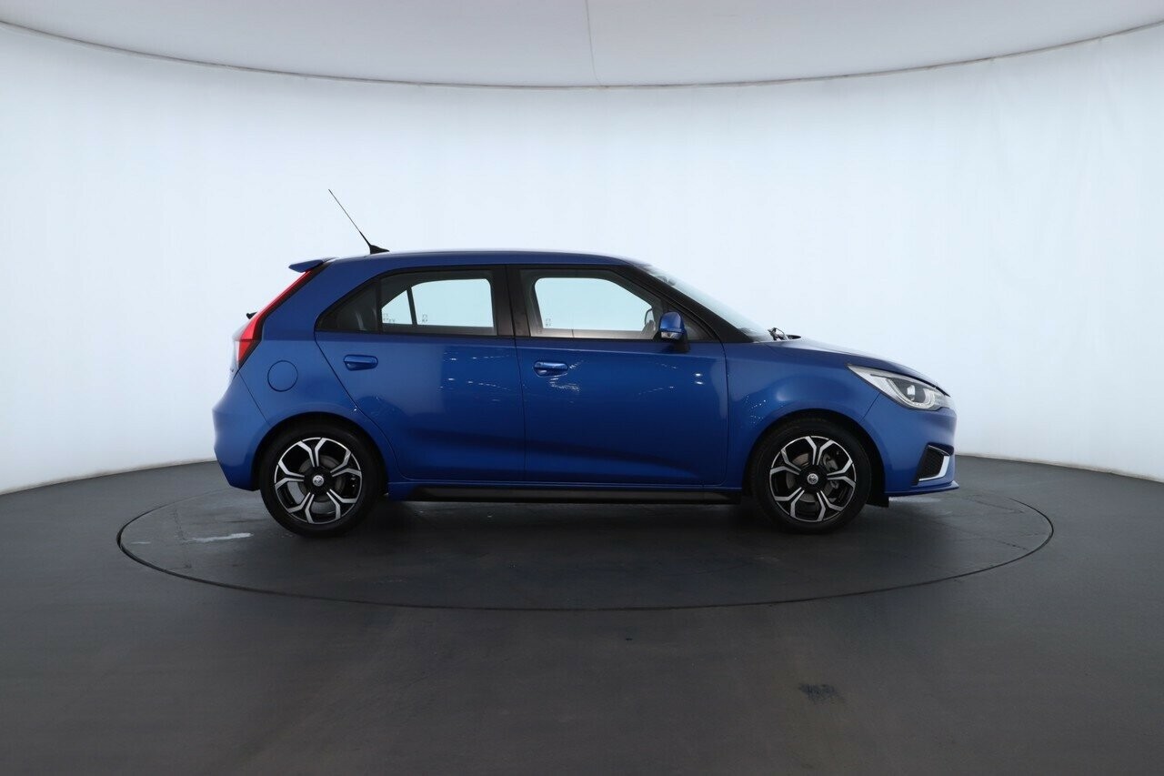 MG Mg3 image 2