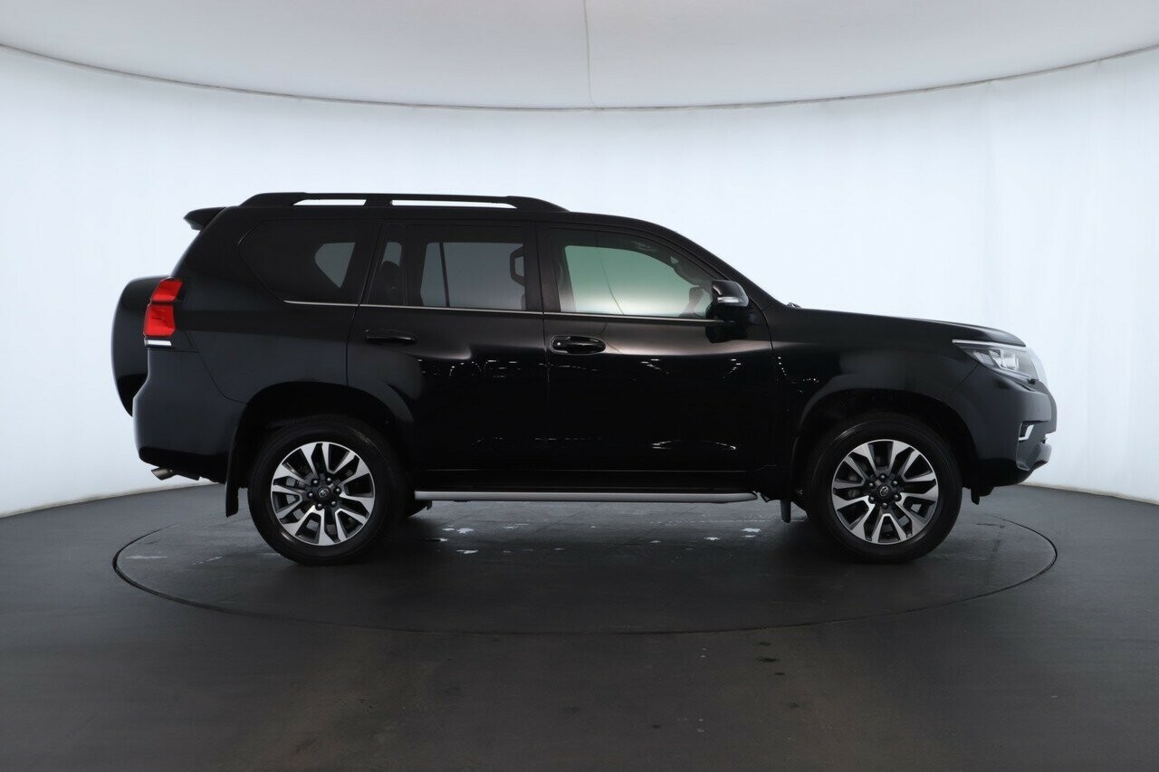 Toyota Landcruiser Prado image 2
