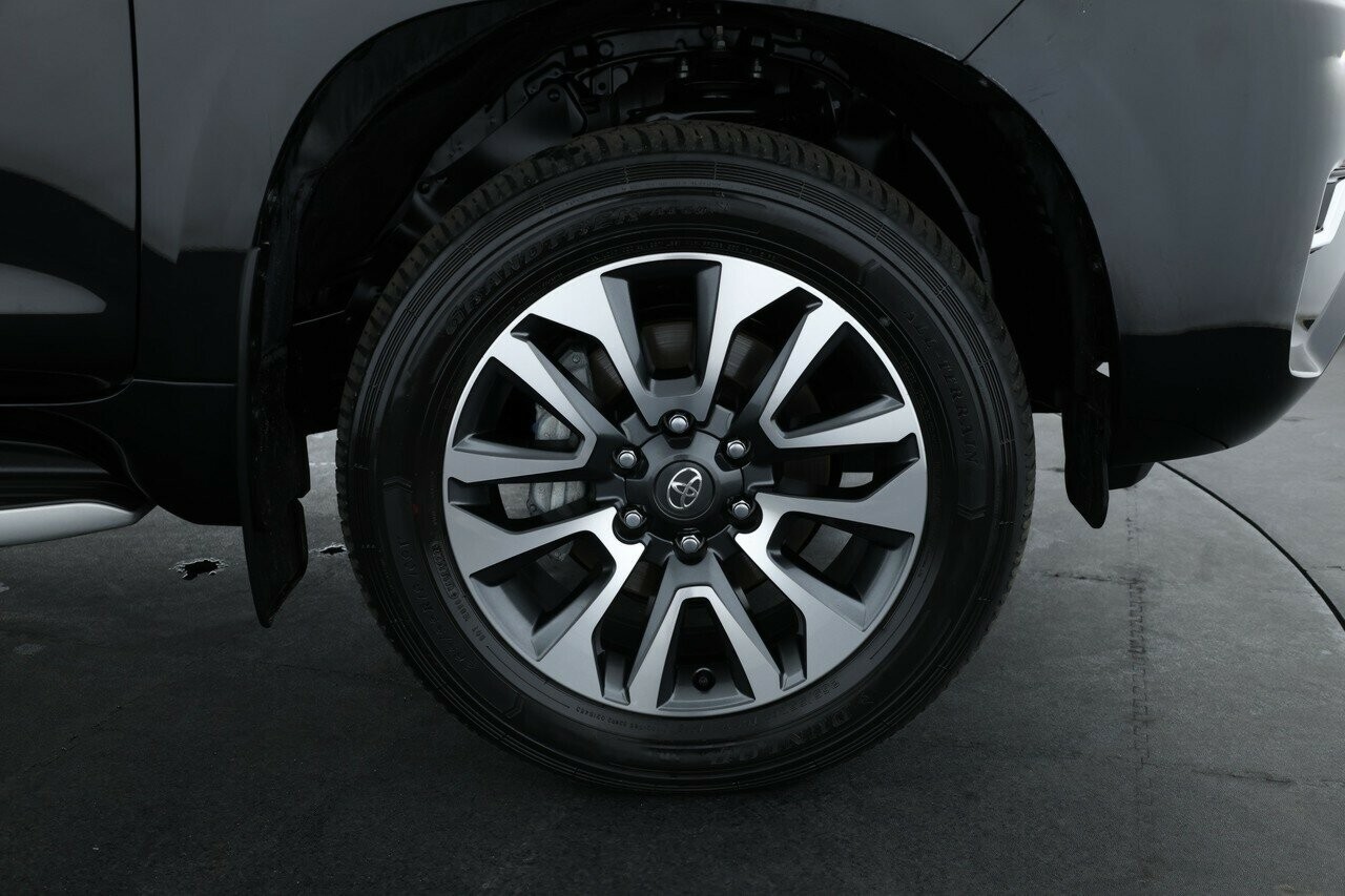 Toyota Landcruiser Prado image 3