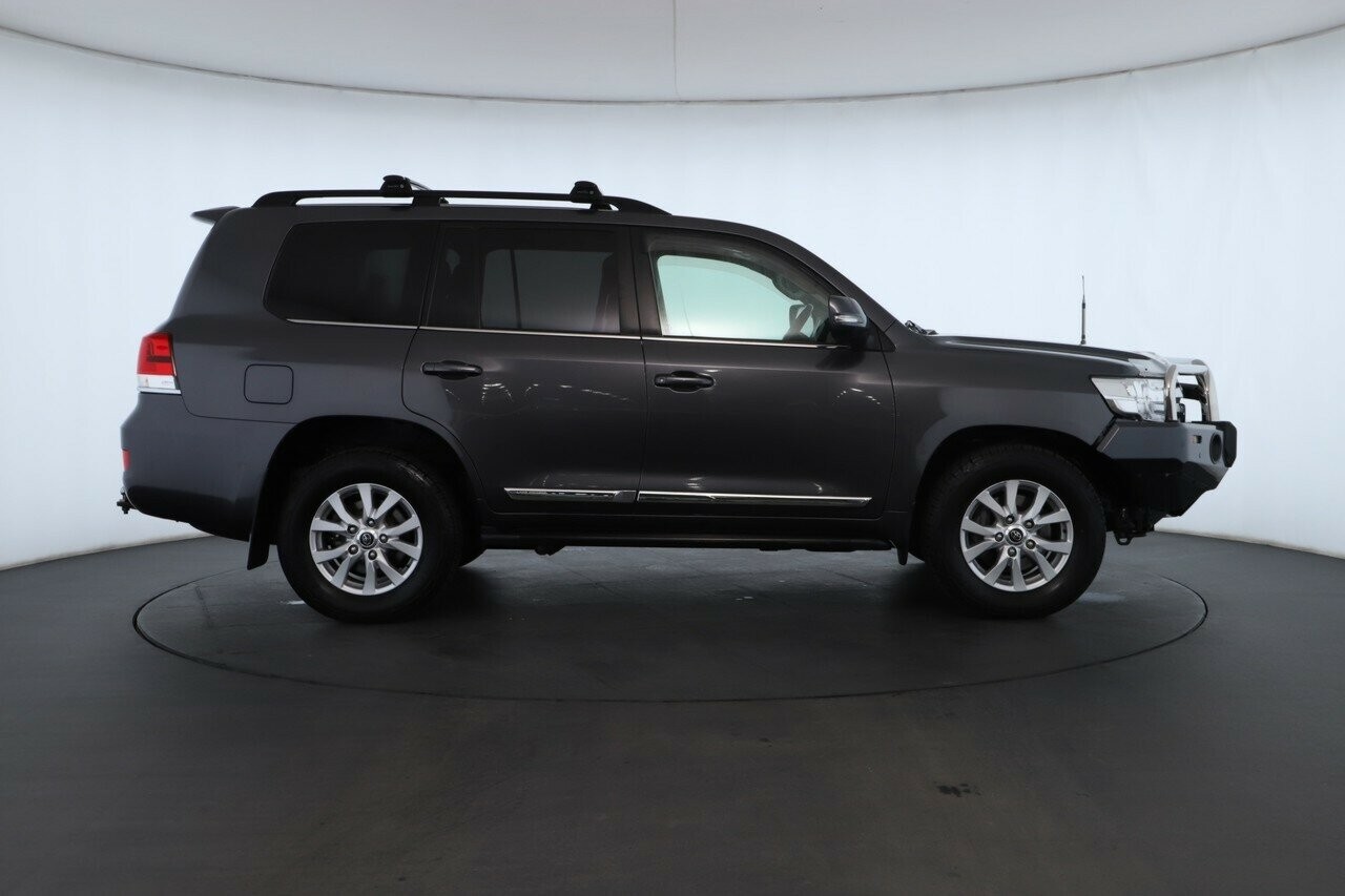 Toyota Landcruiser image 2