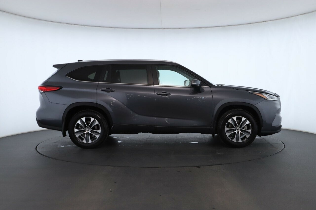 Toyota Kluger image 2