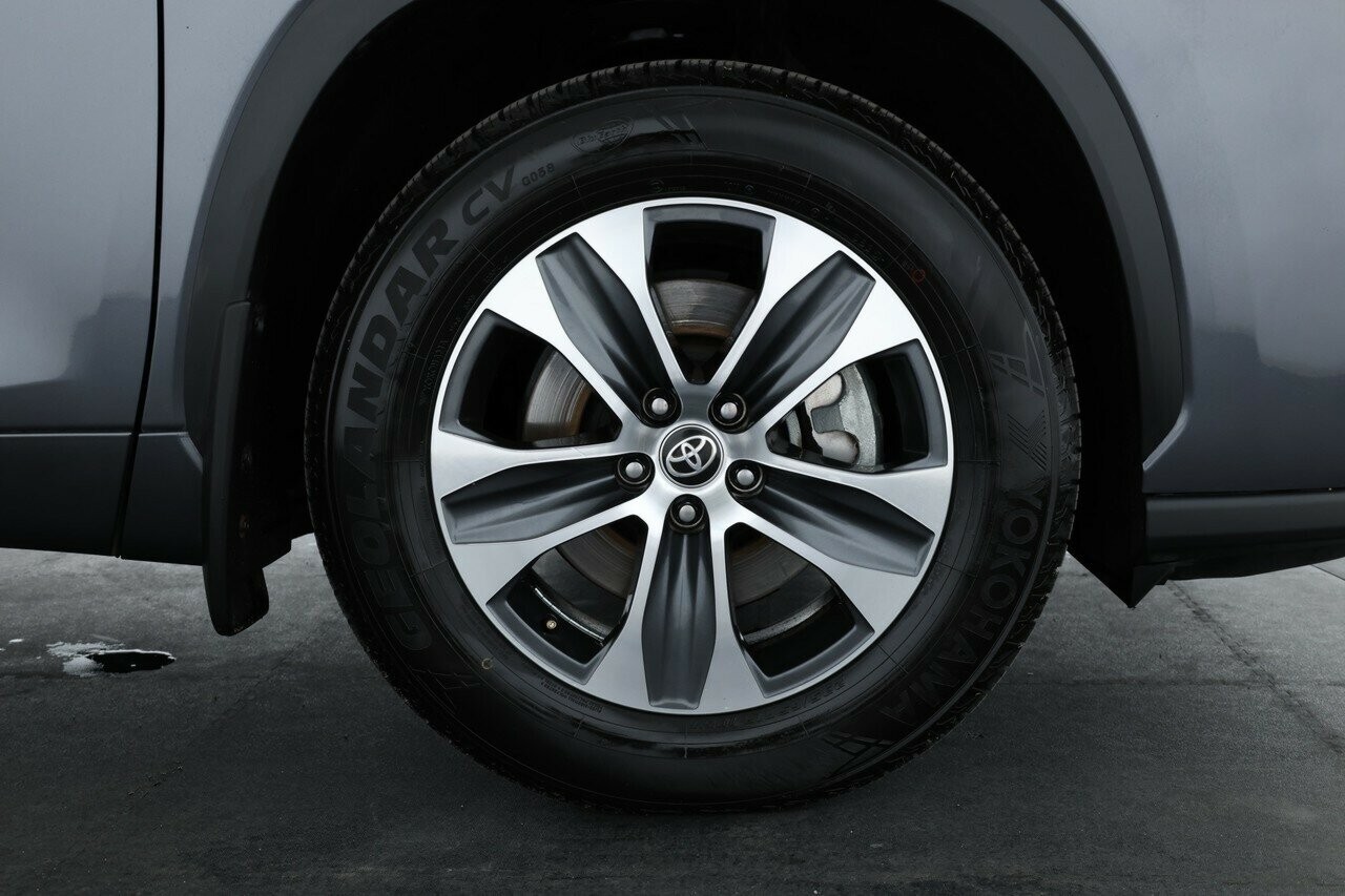 Toyota Kluger image 3