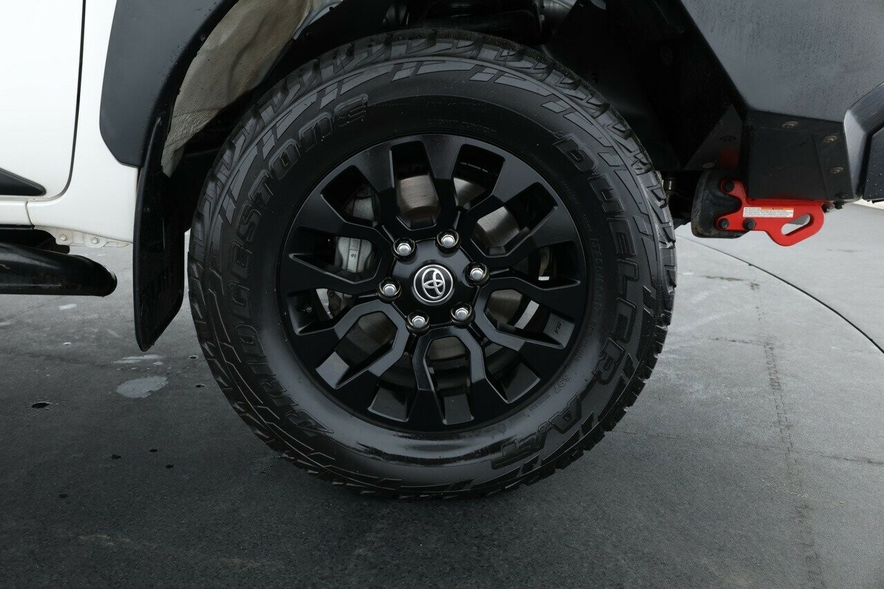 Toyota Hilux image 3