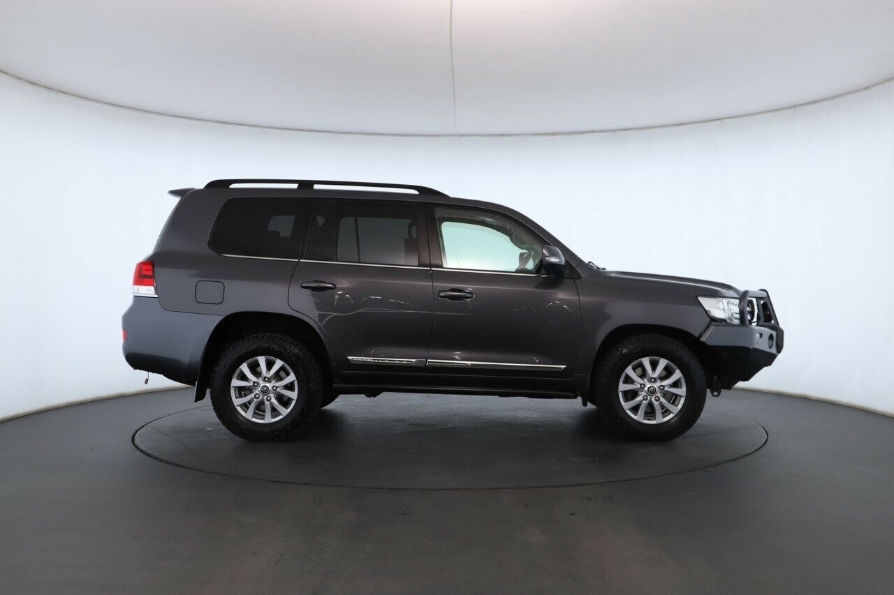 Toyota Landcruiser image 3