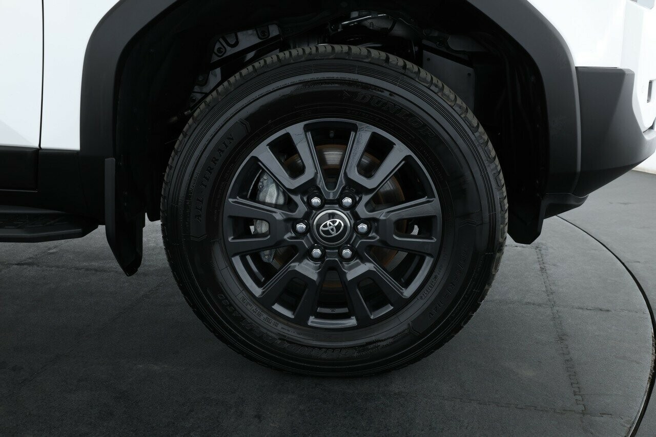 Toyota Landcruiser Prado image 3