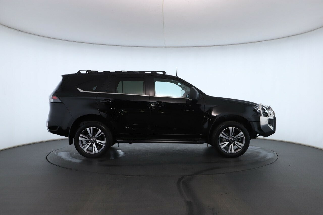 Isuzu Mu-x image 3
