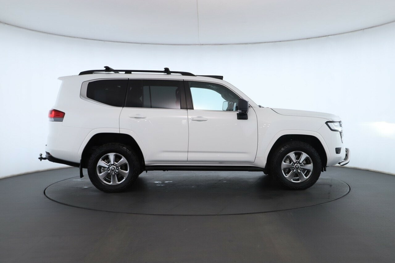 Toyota Landcruiser image 2