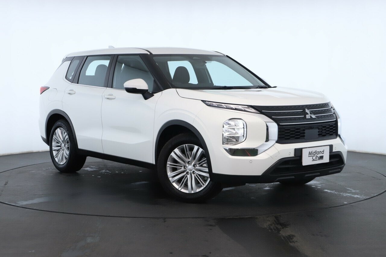 Mitsubishi Outlander image 1