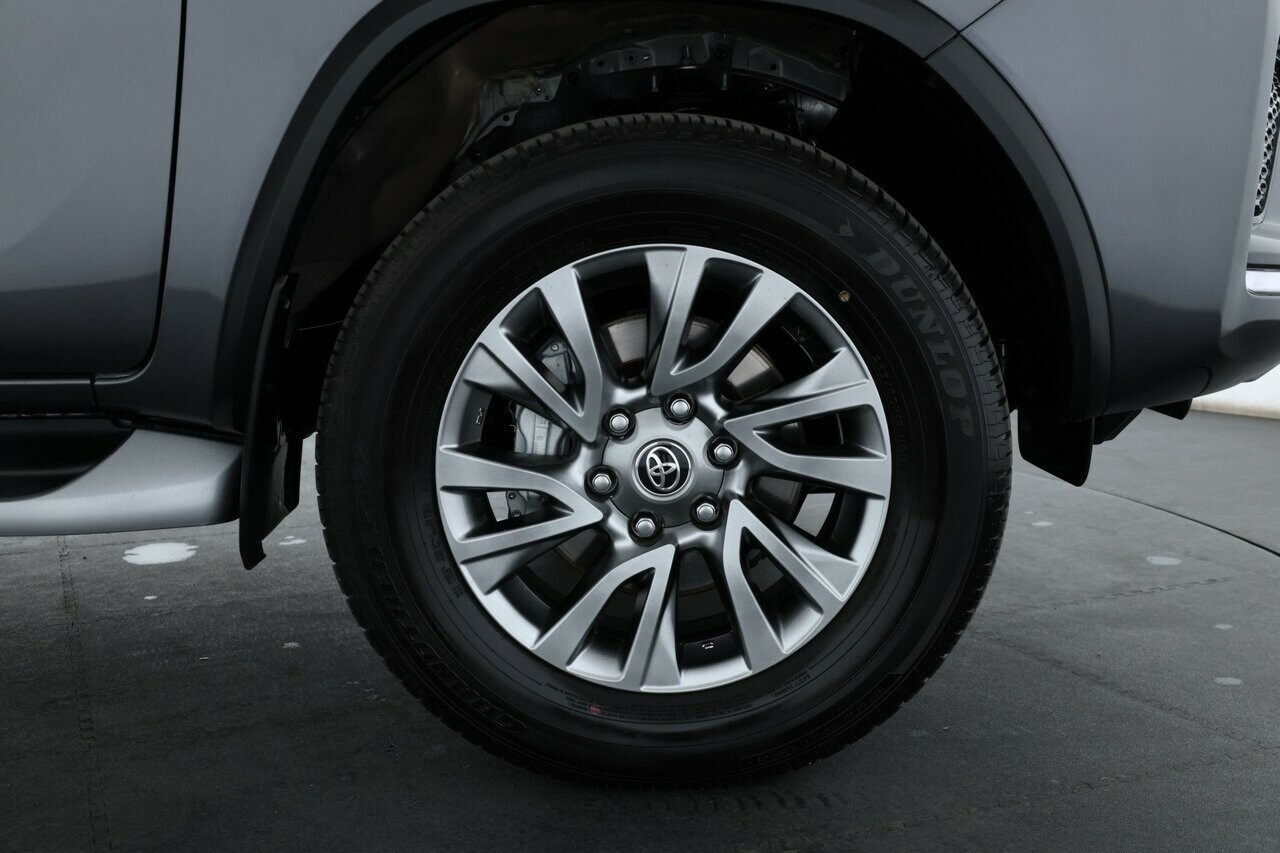 Toyota Fortuner image 2