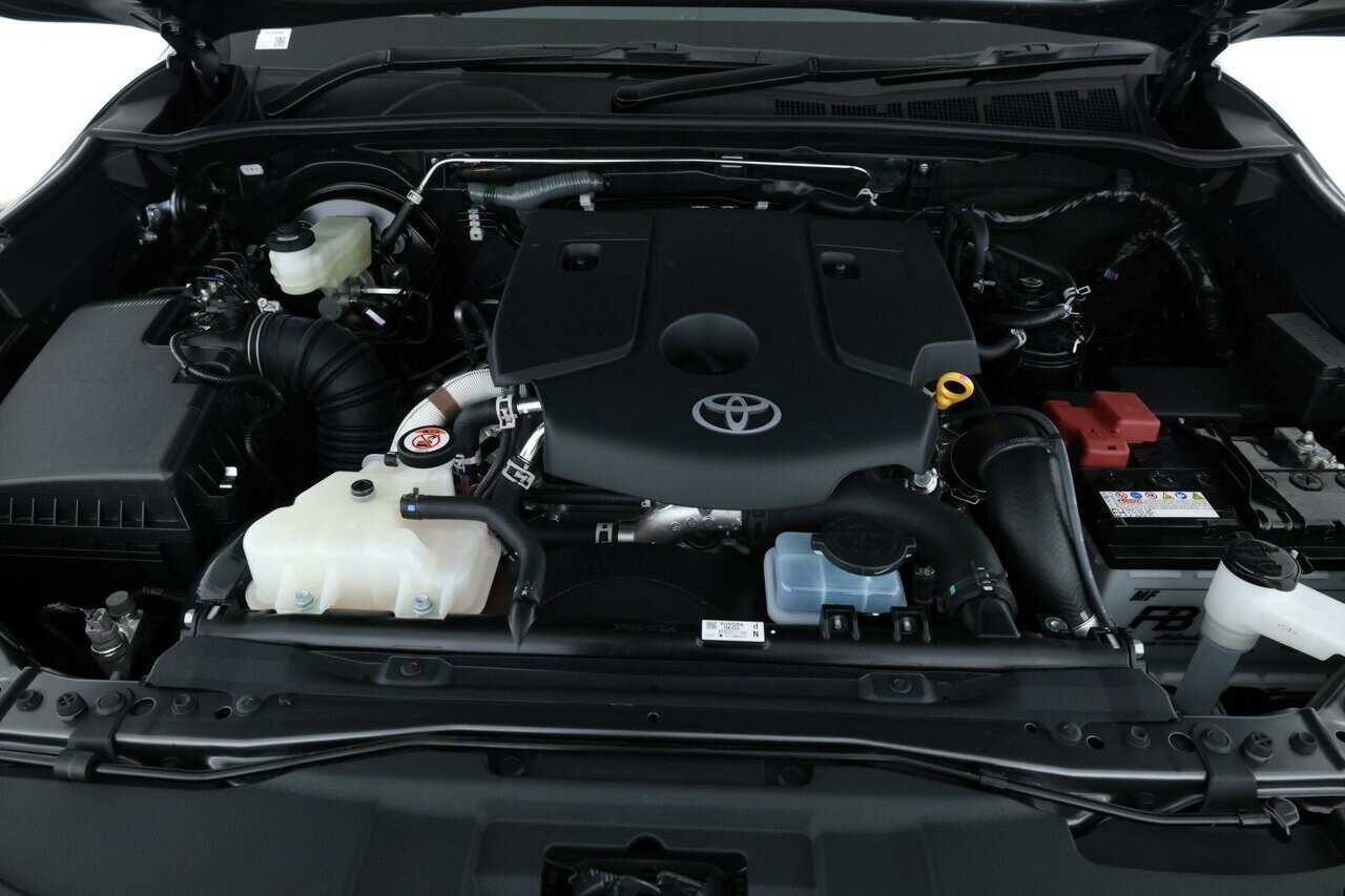 Toyota Fortuner image 3