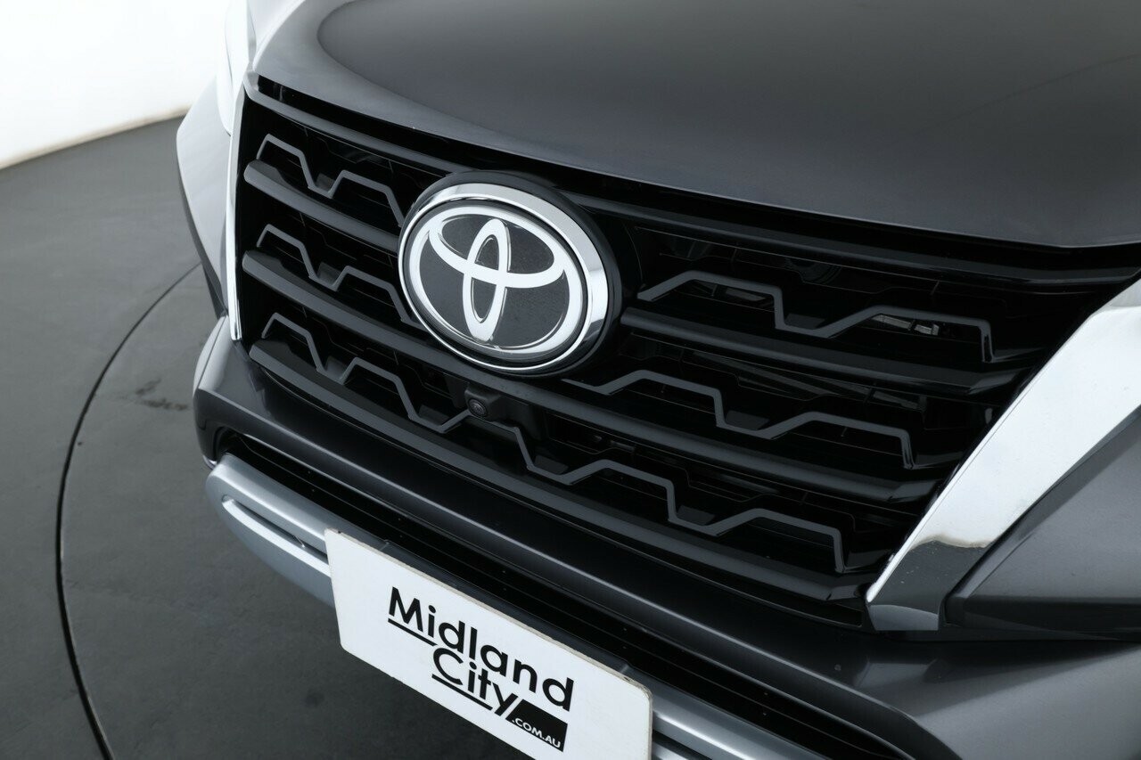 Toyota Fortuner image 4