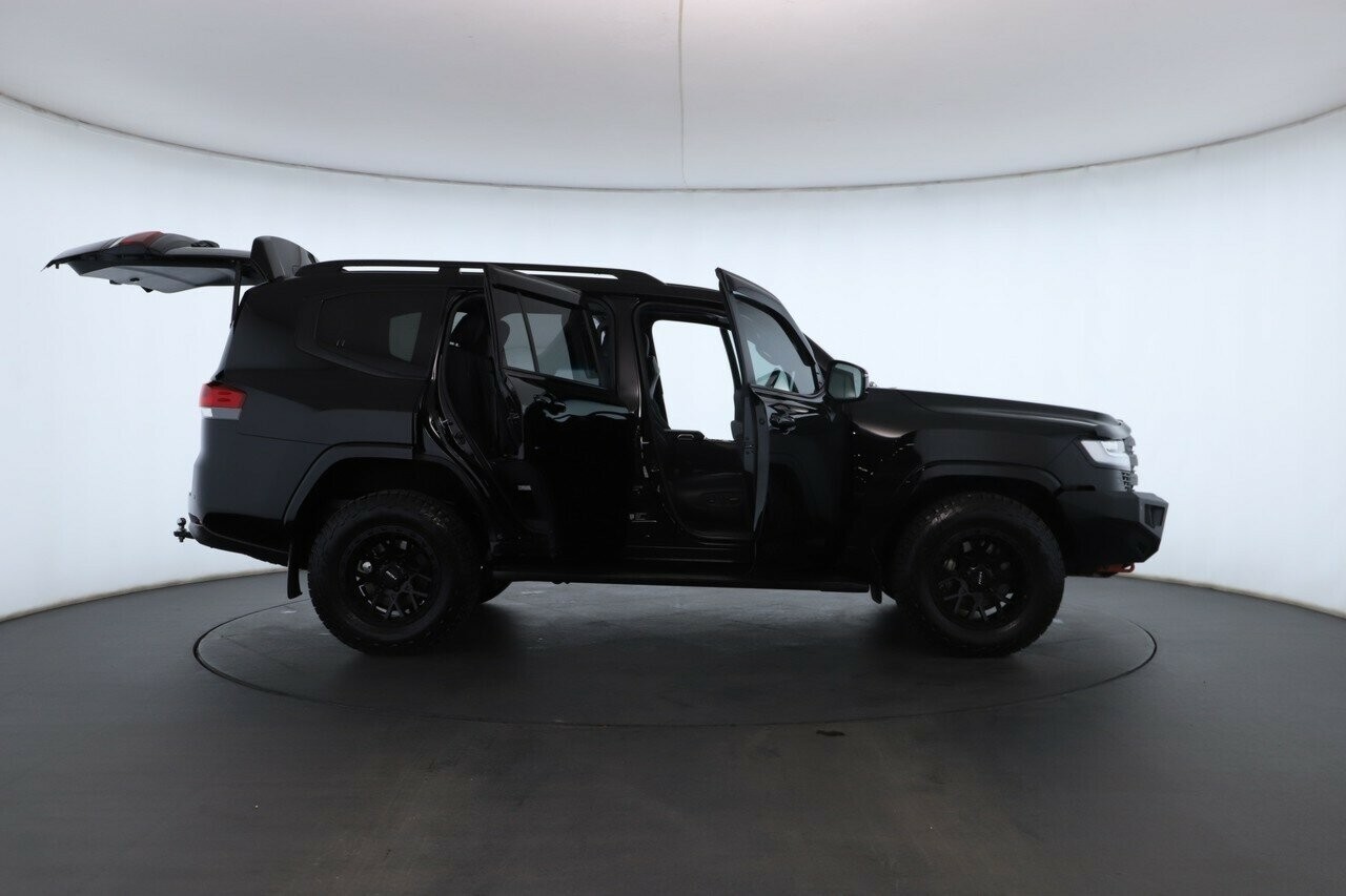 Toyota Landcruiser image 2