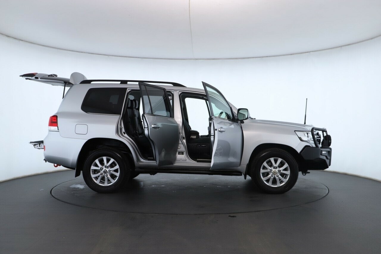 Toyota Landcruiser image 2