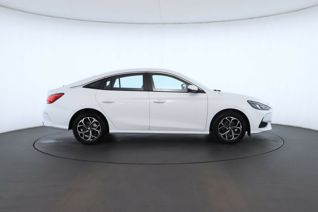 MG Mg5 image 2