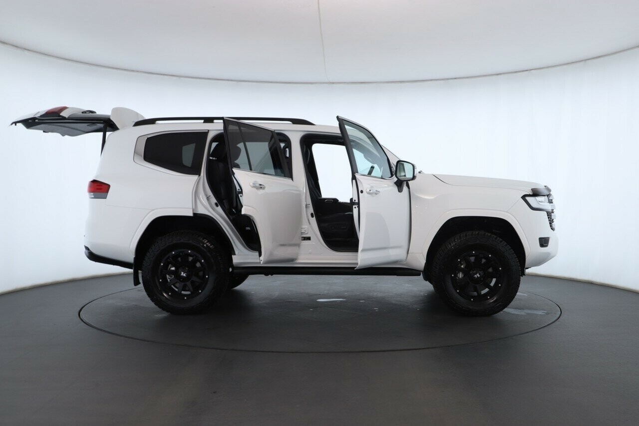 Toyota Landcruiser image 2