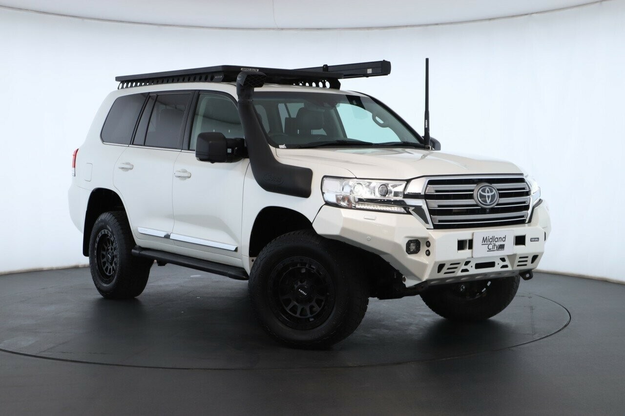 Toyota Landcruiser image 2