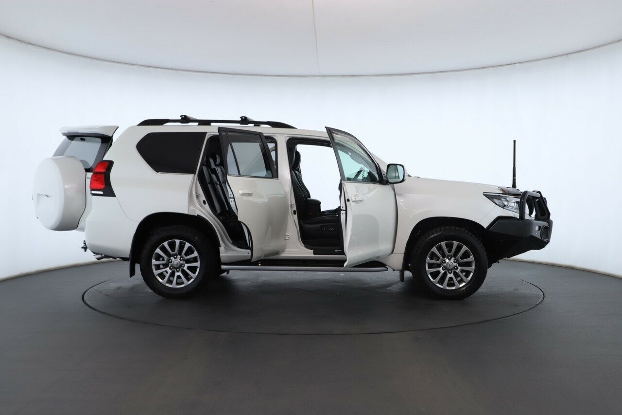 Toyota Landcruiser Prado image 2