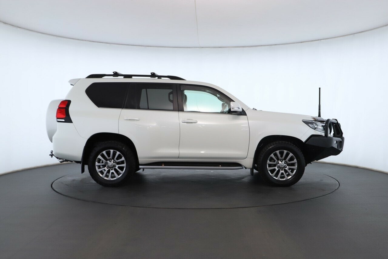 Toyota Landcruiser Prado image 3