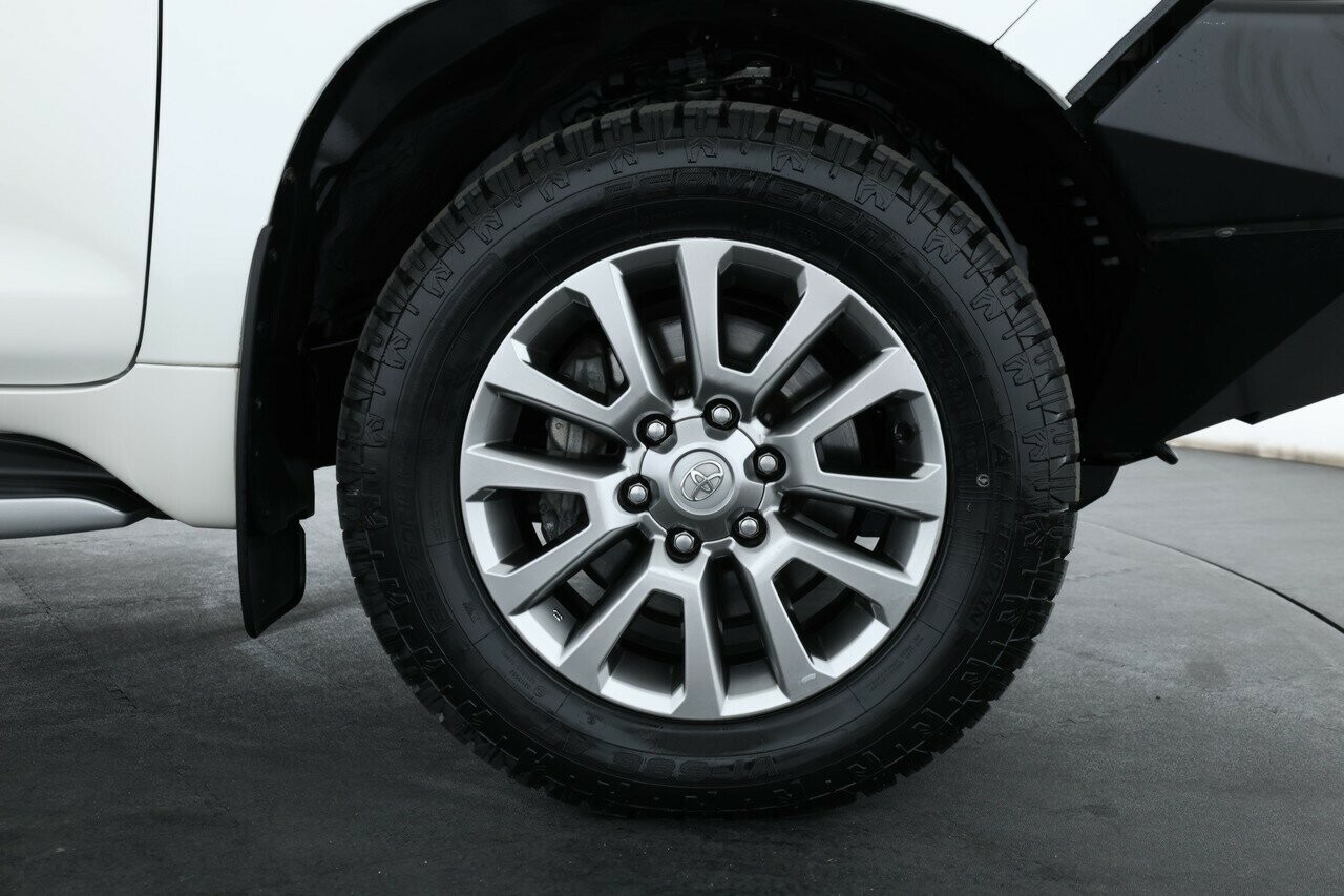 Toyota Landcruiser Prado image 4