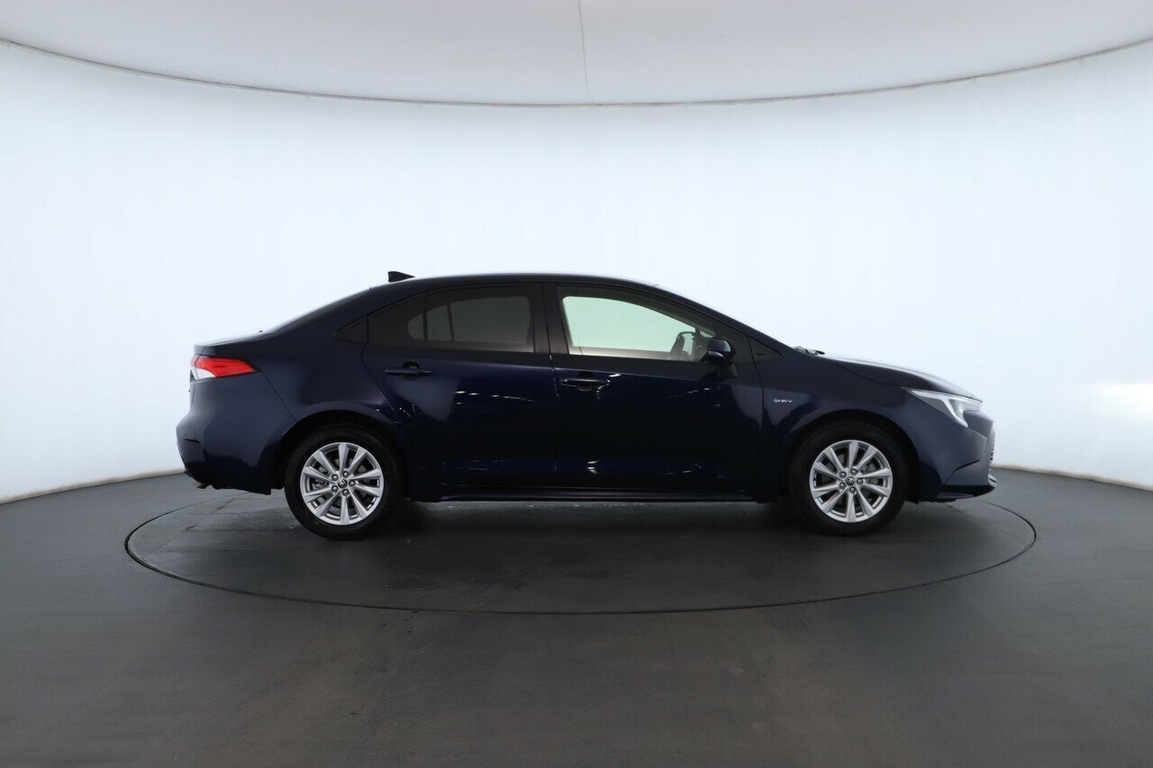 Toyota Corolla image 2