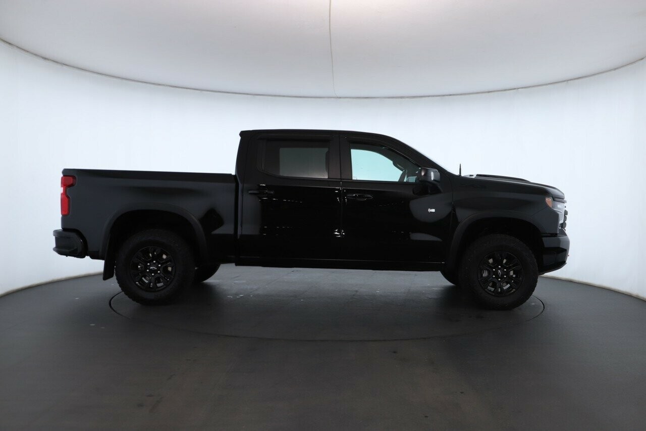 Chevrolet Silverado image 2
