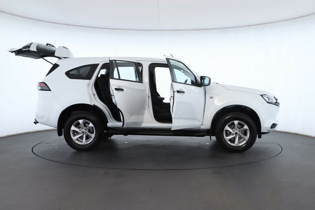 Isuzu Mu-x image 2
