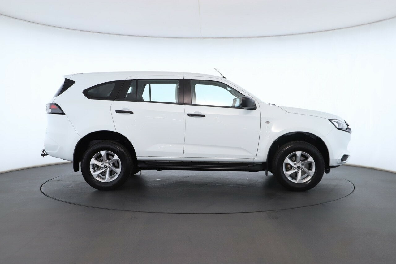 Isuzu Mu-x image 3