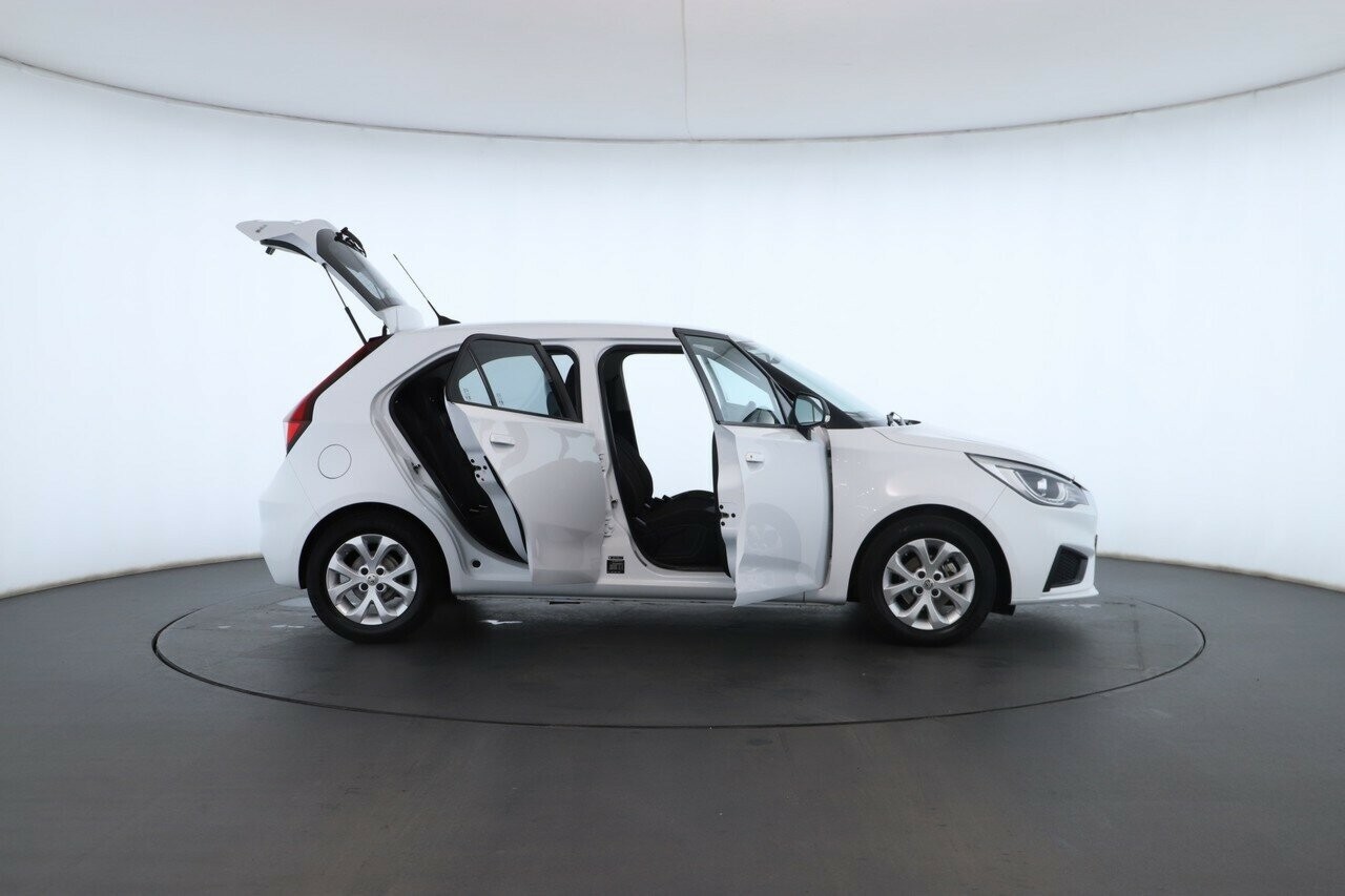 MG Mg3 image 2