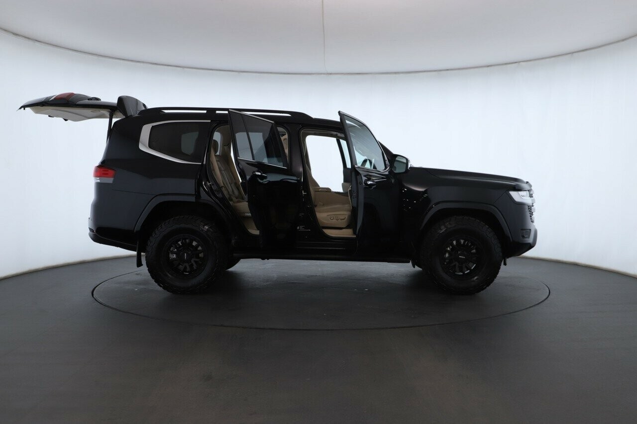 Toyota Landcruiser image 2