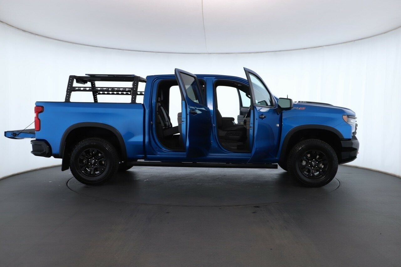 Chevrolet Silverado image 2